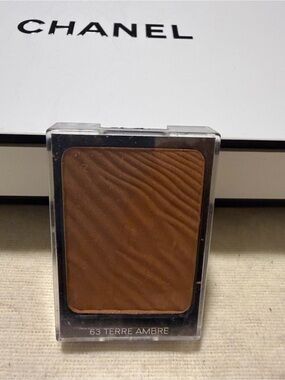 CHANEL Powder Bronzer in Terre Ambre 63 - Warm Brown